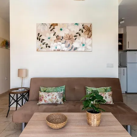 Lightbooking Arenas Apartment *